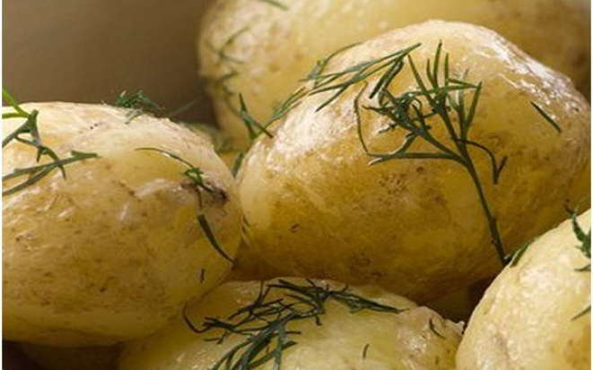Как приготовить румяную и ароматную картошку в мундире при помощи мультиварки