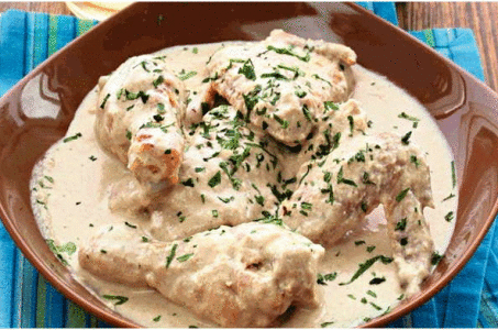 Рецепт аппетитной курицы с нежным сметанным соусом в мультиварке