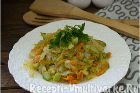 Простое овощное блюдо из капусты и кабачков в мультиварке