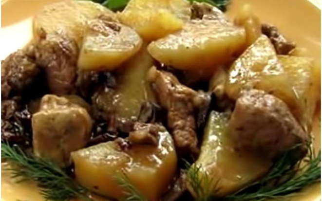 Рецепт тушеной картошки мяса и грибов в мультиварке