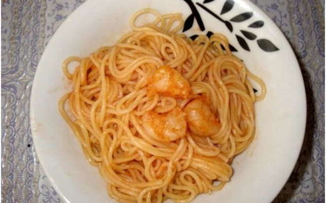 Рецепт аппетитных спагетти с креветками в мультиварке Редмонд