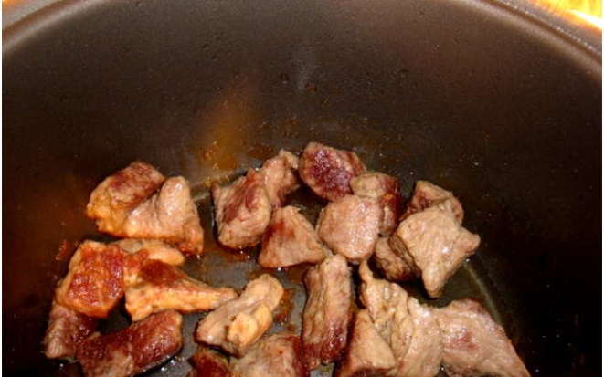Как правильно пожарить мясо в мультиварке