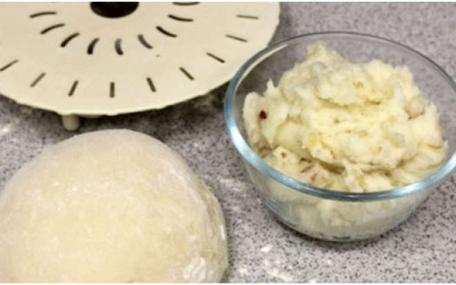 Рецепт вкуснейших вареников с картошкой на пару в мультиварке Редмонд