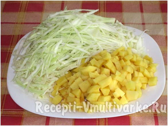 нарезать картофель и капусту