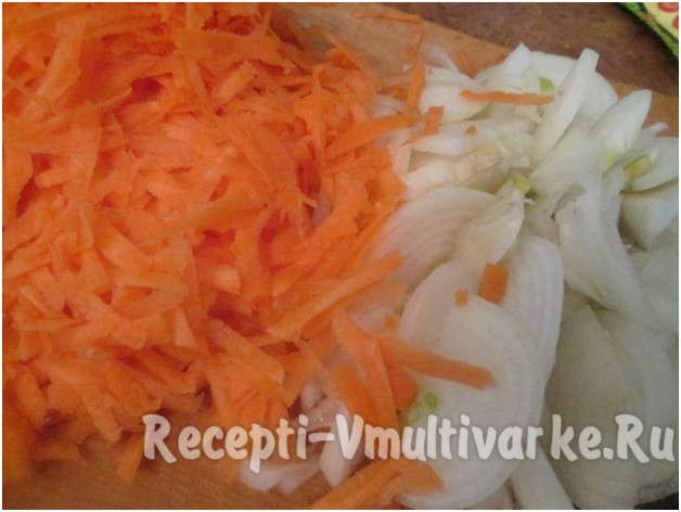 нарезать морковь и лук