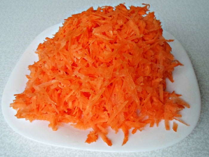 нашинковать морковку