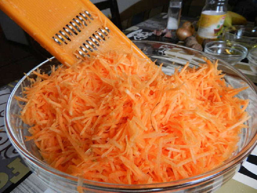 нашинковать морковь