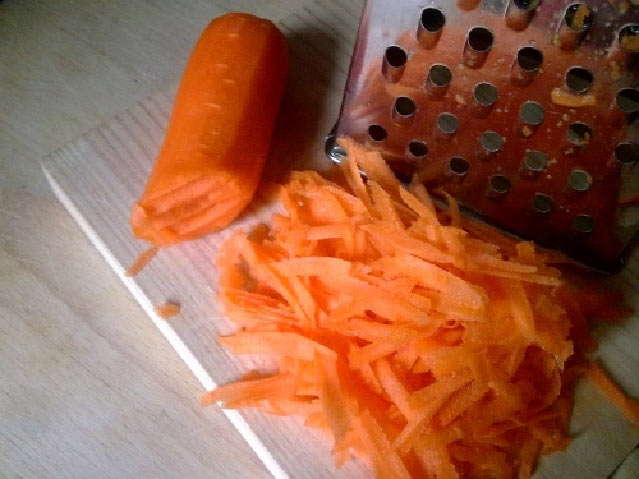 натереть морковь