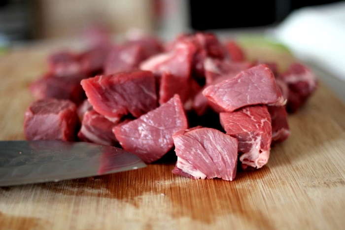 нарезать мясо