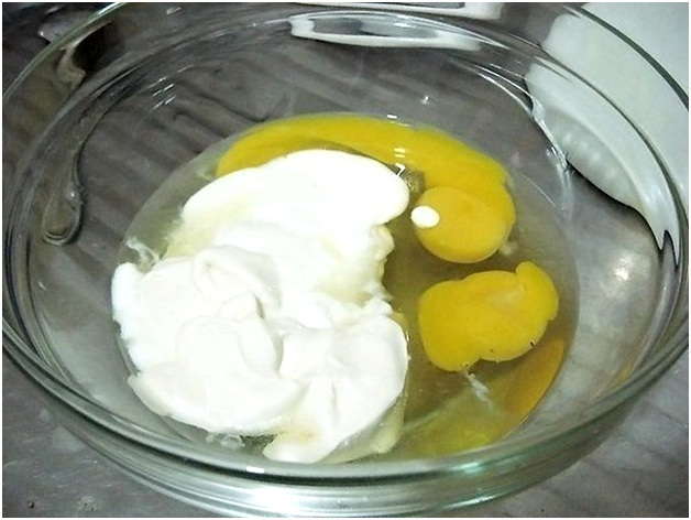 яйца со сметаной